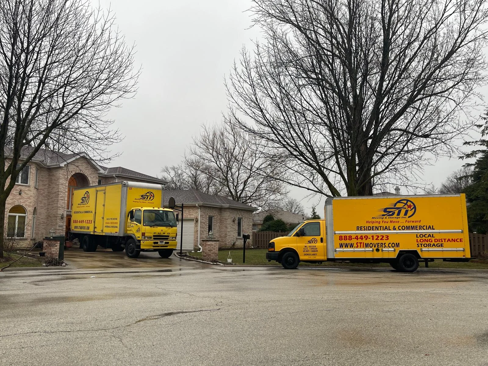 Professional movers in Fox Lake IL helping with Home relocation