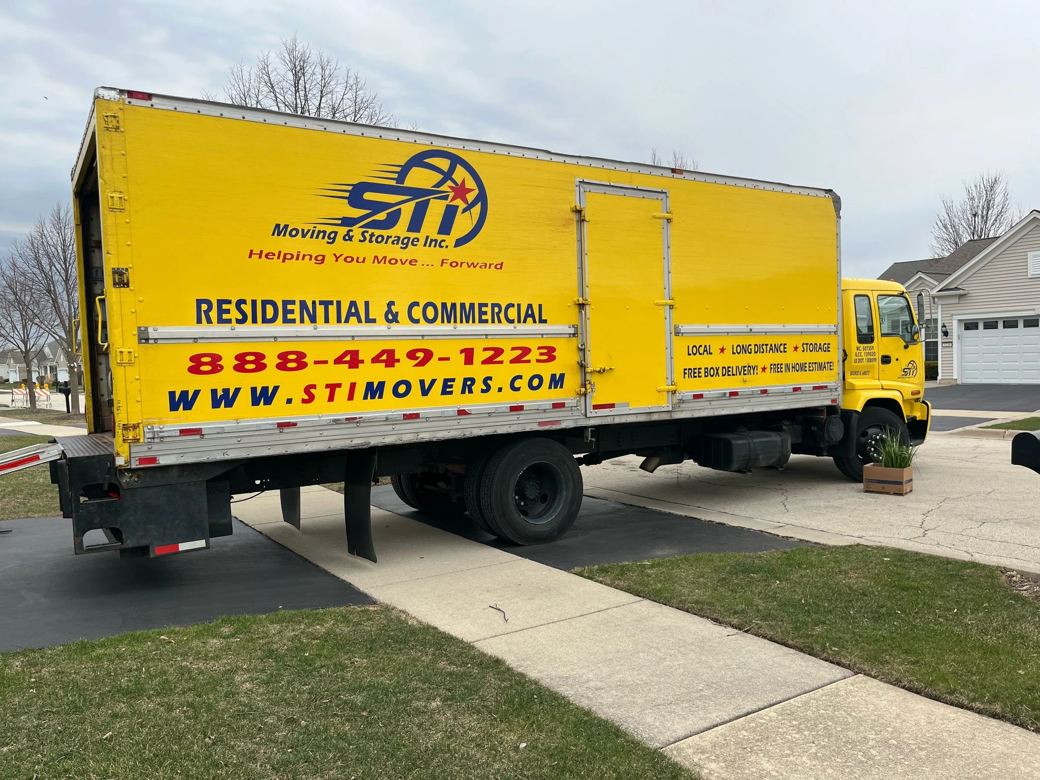 Chicago Movers Truck outside home